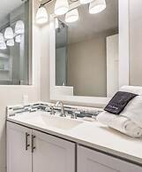 Pinnacle Port by Book That Condo