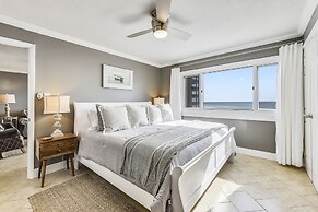 Pinnacle Port by Book That Condo