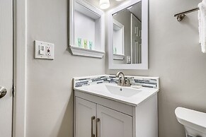 Pinnacle Port by Book That Condo