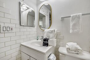 Pinnacle Port by Book That Condo