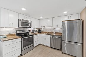 Pinnacle Port by Book That Condo