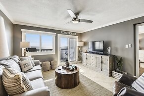 Pinnacle Port by Book That Condo