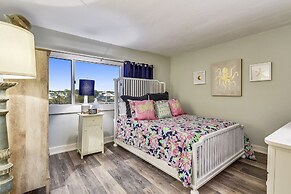 Pinnacle Port by Book That Condo