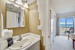 Pinnacle Port by Book That Condo