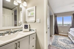 Pinnacle Port by Book That Condo