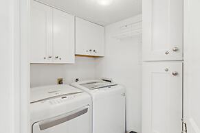 Pinnacle Port by Book That Condo