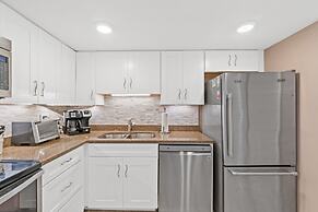 Pinnacle Port by Book That Condo