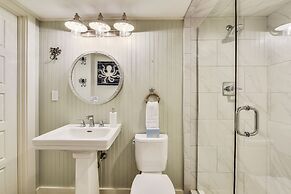 Pinnacle Port by Book That Condo