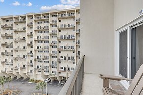 Pinnacle Port by Book That Condo