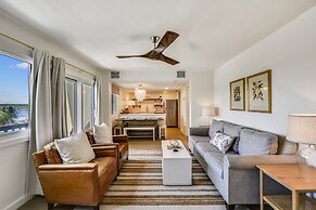 Pinnacle Port by Book That Condo