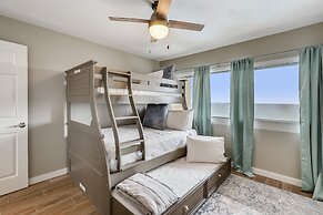 Pinnacle Port by Book That Condo