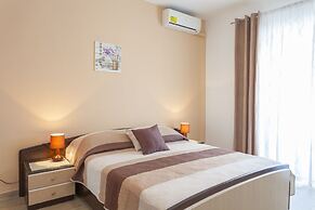 Apartments & Rooms Alagic