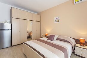 Apartments & Rooms Alagic