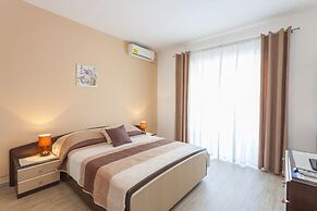 Apartments & Rooms Alagic
