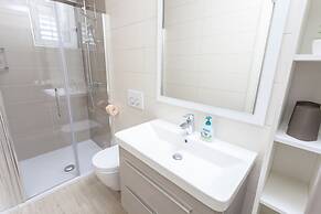 Apartments & Rooms Alagic