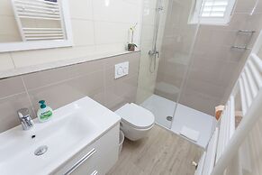 Apartments & Rooms Alagic