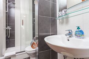 Apartments & Rooms Alagic