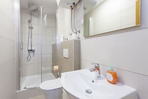 Apartments & Rooms Alagic