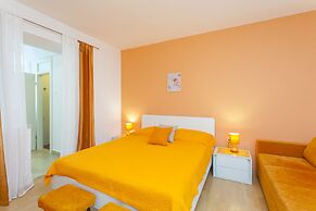 Apartments & Rooms Alagic