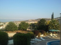 Spacious and Modern 2 bed Apartment in Peyia