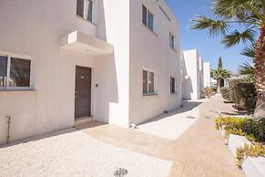 Spacious and Modern 2 bed Apartment in Peyia
