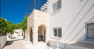 Spacious and Modern 2 bed Apartment in Peyia