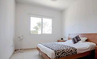 Spacious and Modern 2 bed Apartment in Peyia
