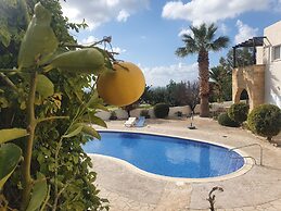 Spacious and Modern 2 bed Apartment in Peyia