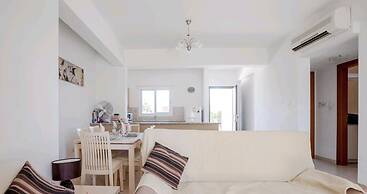 Spacious and Modern 2 bed Apartment in Peyia
