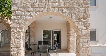 Spacious and Modern 2 bed Apartment in Peyia