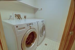 75 Corinthian 3br 3ba Spacious Layout, Private Garage. 3 Bedroom Townh