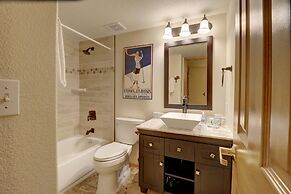 75 Corinthian 3br 3ba Spacious Layout, Private Garage. 3 Bedroom Townh