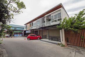 OYO 75323 Tha Burapa Home Bangsean