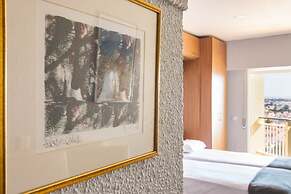 Wonderful Studio in Cascais With Sea View