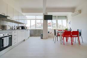 Modern 2 Bedroom Apartment With Views in Lisbon