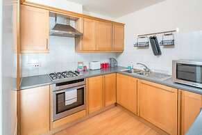 Bright 2 Bed 2 Bath apt Near Canary Wharf