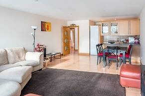 Bright 2 Bed 2 Bath apt Near Canary Wharf