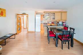 Bright 2 Bed 2 Bath apt Near Canary Wharf