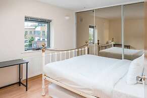 Bright 2 Bed 2 Bath apt Near Canary Wharf