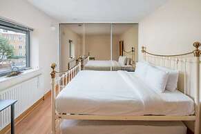 Bright 2 Bed 2 Bath apt Near Canary Wharf