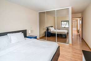 Bright 2 Bed 2 Bath apt Near Canary Wharf