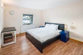 Bright 2 Bed 2 Bath apt Near Canary Wharf