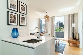 Modern 1BD w AC & Balcony