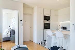 Modern 1BD w AC & Balcony