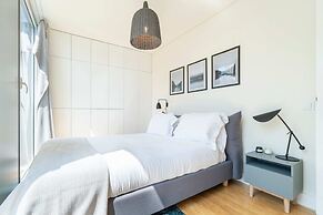 Modern 1BD w AC & Balcony