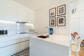 Modern 1BD w AC & Balcony