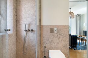 Modern 1BD w AC & Balcony