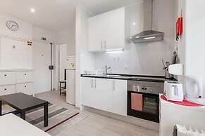 Beautiful 1 Bedroom Apartment Near Benfica