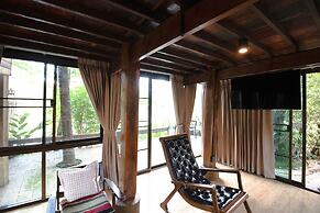 Royal Train Garden Resort