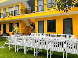 Nana Lee Homestay & Restaurant